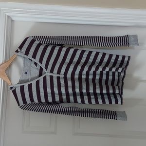 GAP women's hoodie long sleeve shirt, burgundy and gray, size Medium.